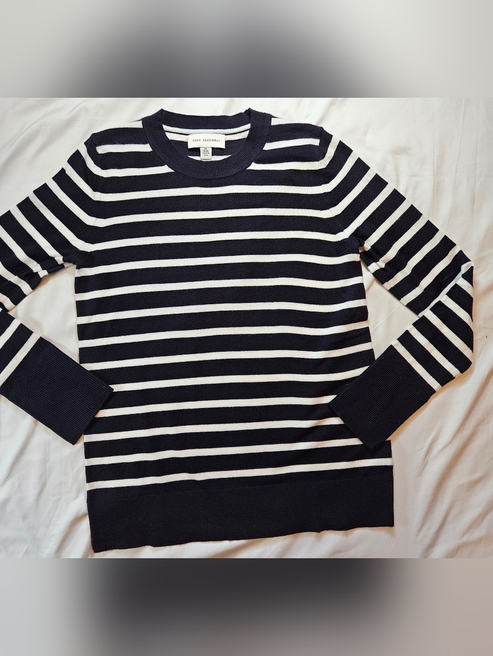 Free Assembly Womens Blue And White Striped Long Sleeve Crewneck Sweater Size XS
